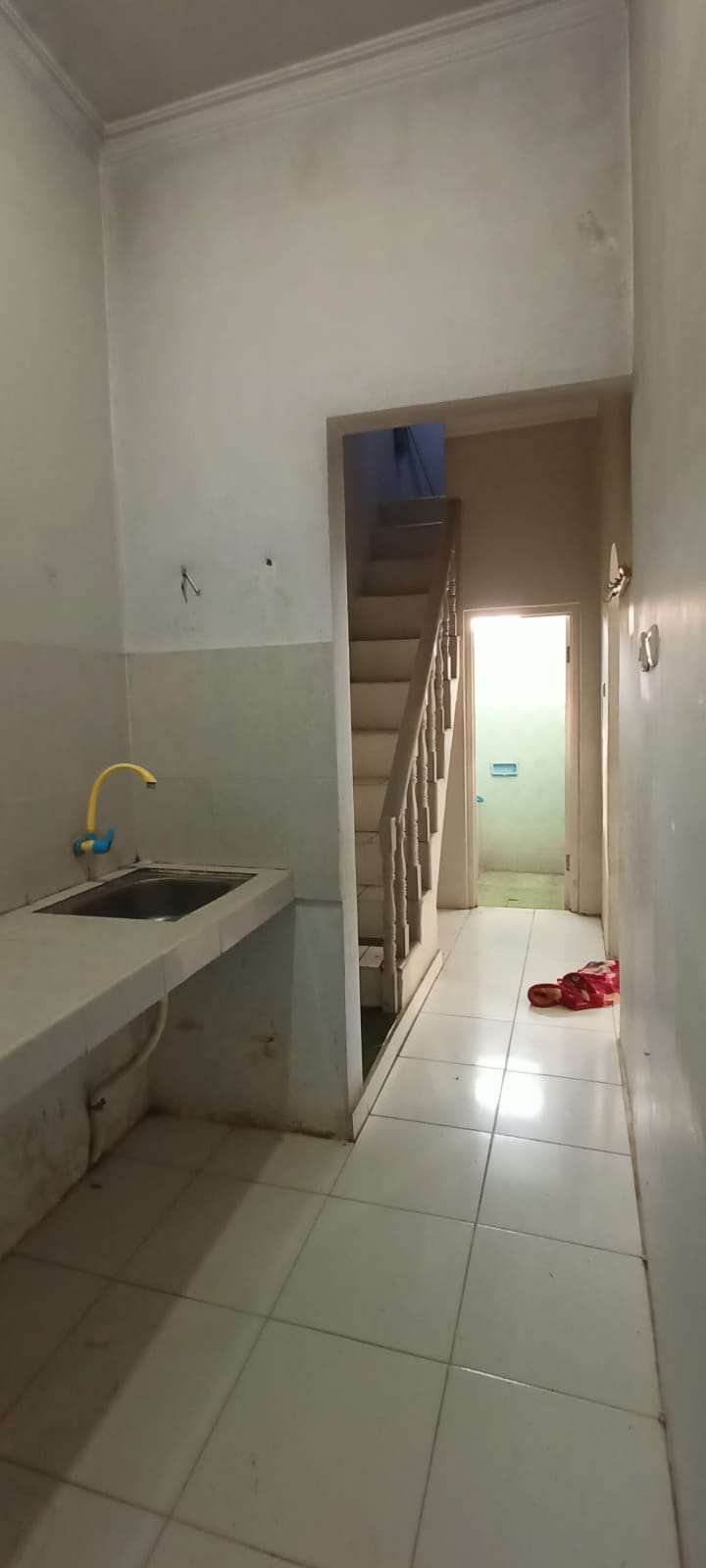 Dapur dan tangga menuju lantai 2